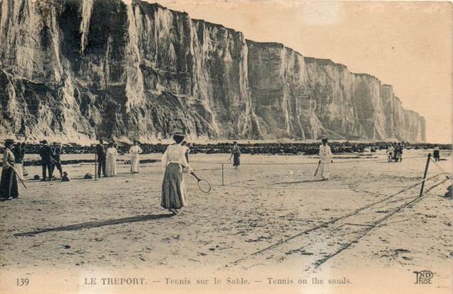 76. Le Treport. Tennis Sur Le Sable - Le Treport