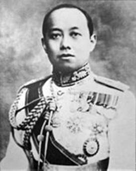 http://upload.wikimedia.org/wikipedia/commons/thumb/6/64/King_Vajiravudh_portrait_photograph.jpg/170px-King_Vajiravudh_portrait_photograph.jpg